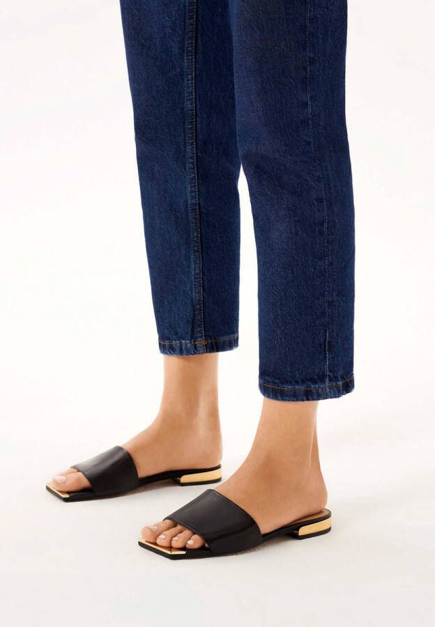 Kazar Black leather flip-flops with shiny heel
