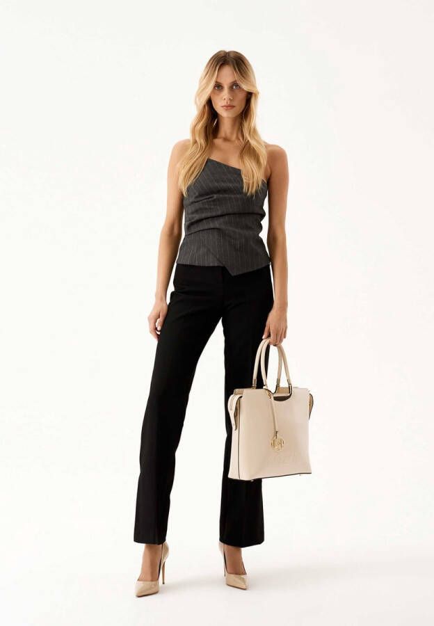 Kazar Lacquered minimal style pumps