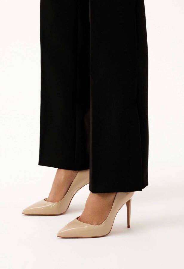 Kazar Lacquered minimal style pumps