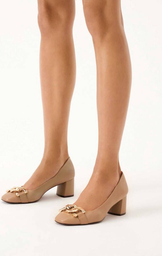 Kazar Leather pumps with a wide heel and a comfortable insole