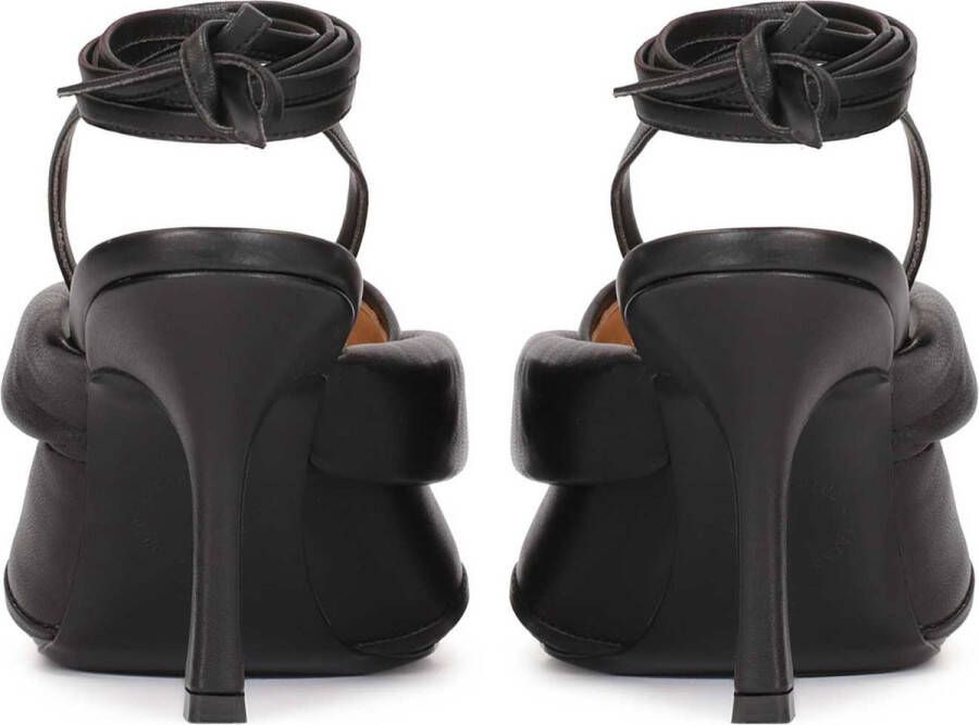 Kazar Studio Zwarte flip-flops met veters op een hoge hak