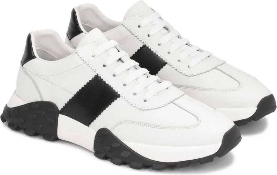 Kazar Witte herensneakers met zwarte inzetstukken en een dikke zool