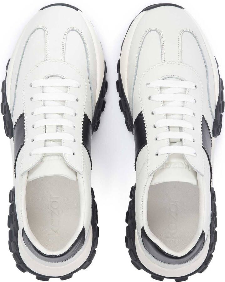 Kazar Witte herensneakers met zwarte inzetstukken en een dikke zool
