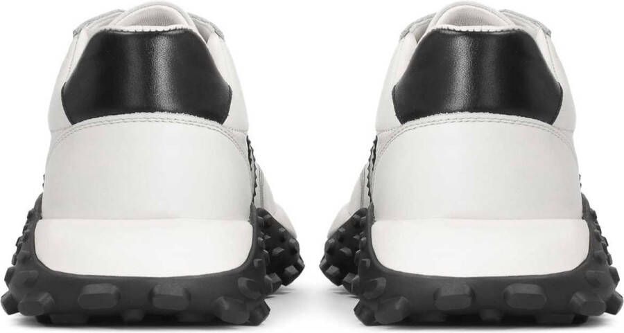Kazar Witte herensneakers met zwarte inzetstukken en een dikke zool