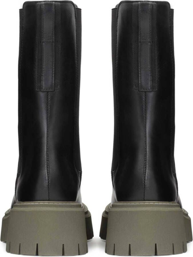 Kazar Zwarte chelsea boots met massief groene zool
