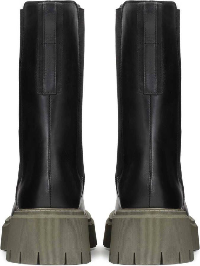 Kazar Zwarte chelsea boots met massief groene zool