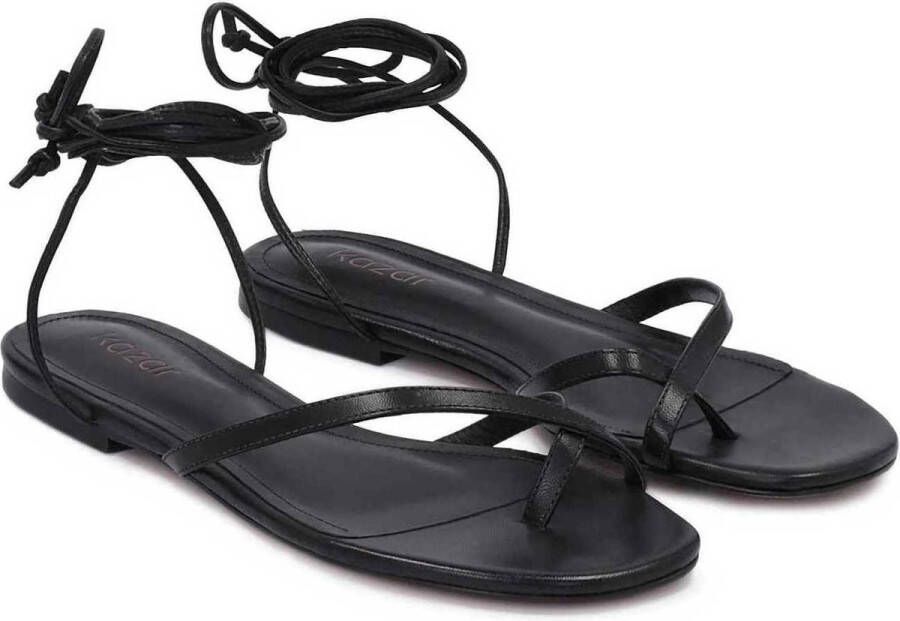 Kazar Zwarte sandalen met vetersluiting en platte zolen