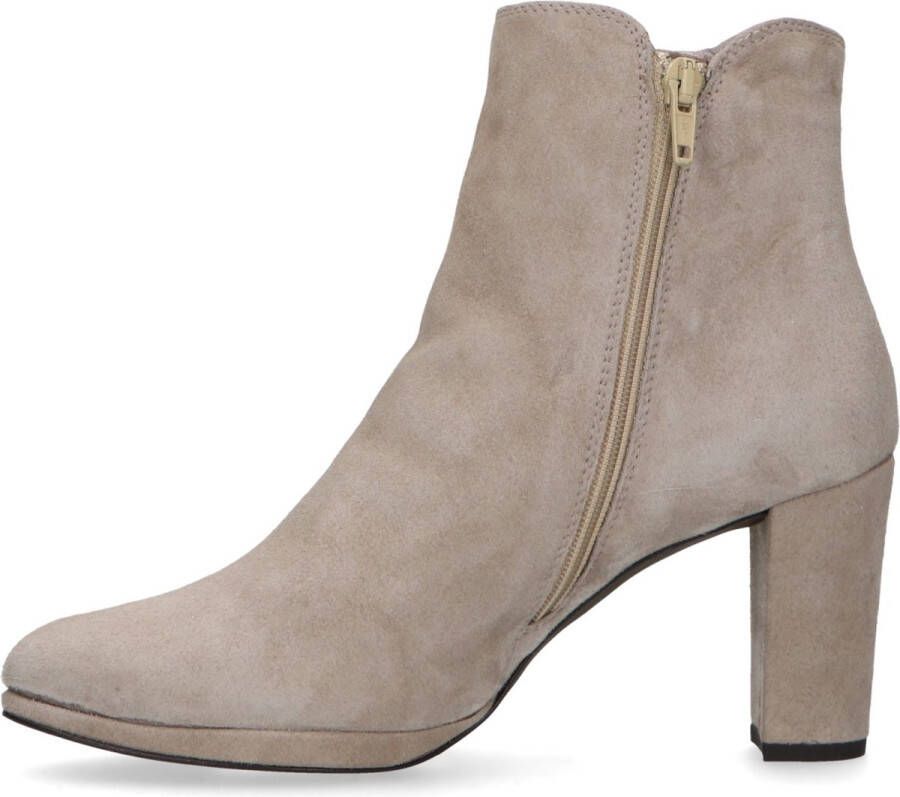 Manfield Dames Beige suède enkellaarsjes met hak
