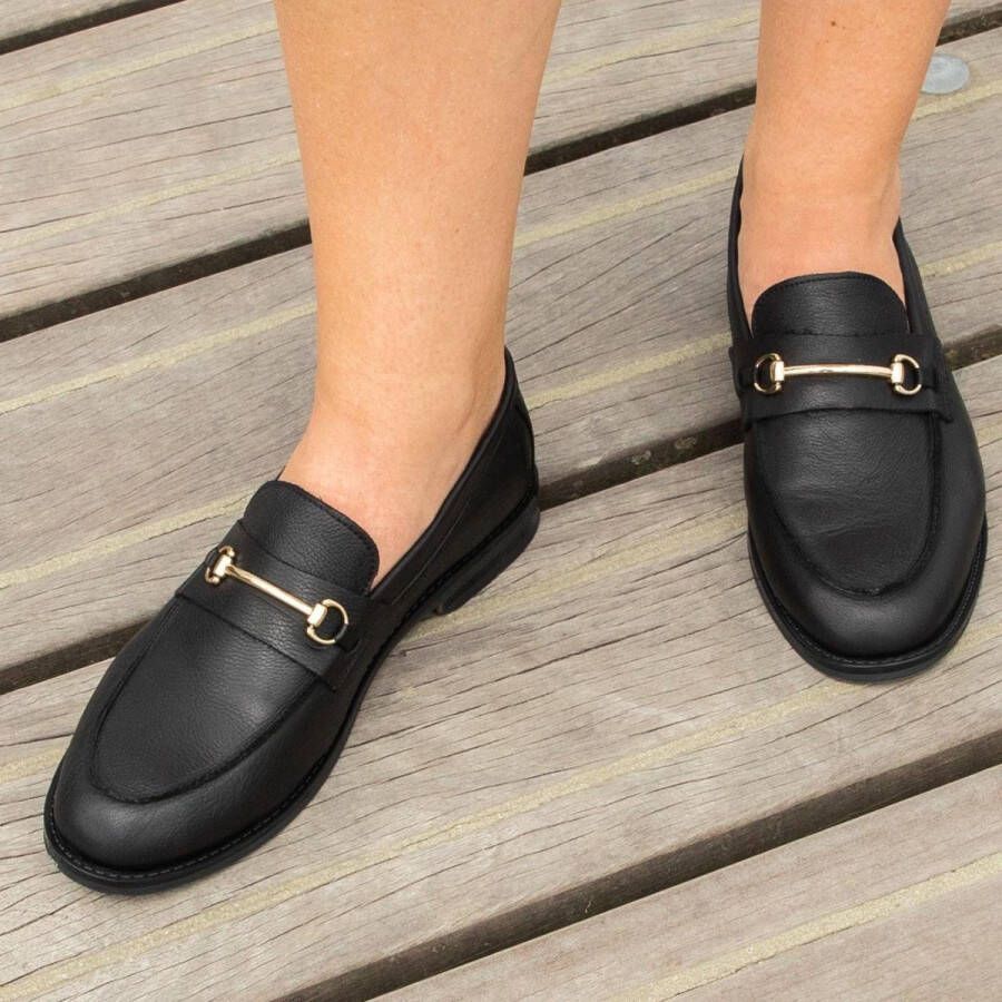 Manfield Dames Zwarte leren loafers met goudkleurig detail