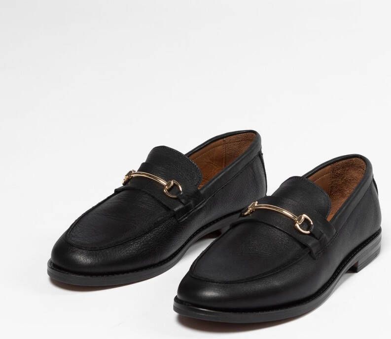 Manfield Dames Zwarte leren loafers met goudkleurig detail