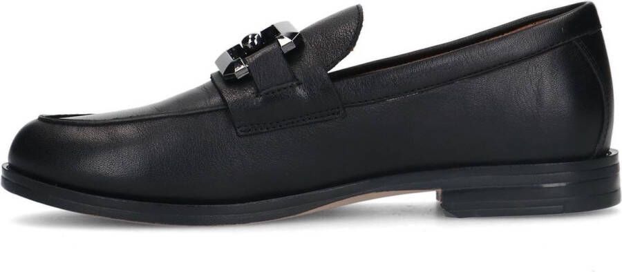 Manfield Dames Zwarte leren loafers met vierkanten chain