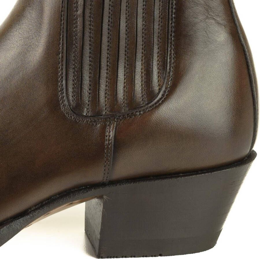 Mayura Boots 2496 Bruin Spitse Western Enkellaars Dames Schuine Hak Elastiek Sluiting Glad Leer