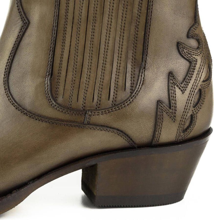 Mayura Boots Marilyn 2487 Taupe Dames Cowboy Western Fashion Enklelaars Spitse Neus Schuine Hak Elastiek Sluiting Echt Leer