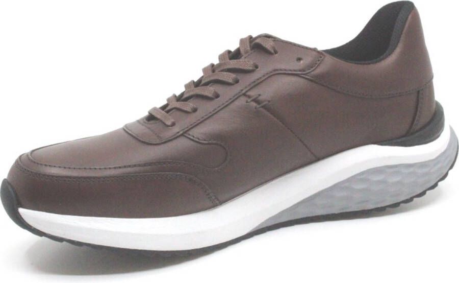 MBT PORTO II M Brown 702925 1575N Bruine gladleren heren sneakers met afwikkelzool