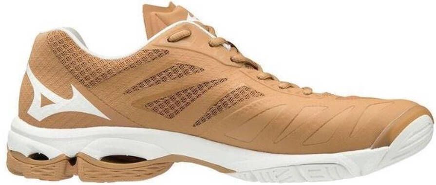 Mizuno Wave Lightning Z5 Step on Mars Bruin