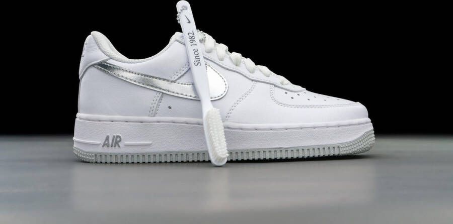 Nike Air Force 1 '07 Low Color of the Month White Metallic Silver DZ6755-100 WIT Schoenen
