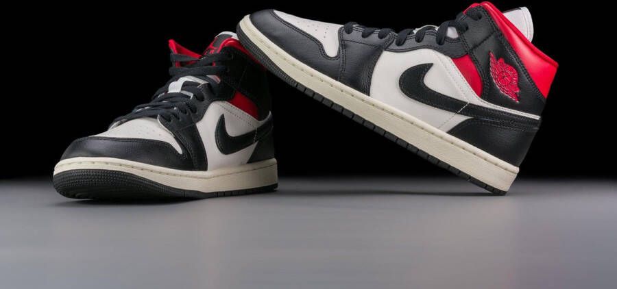 Nike Air Jordan 1 Mid Gym Red Panda BQ6472-061 ROOD Schoenen