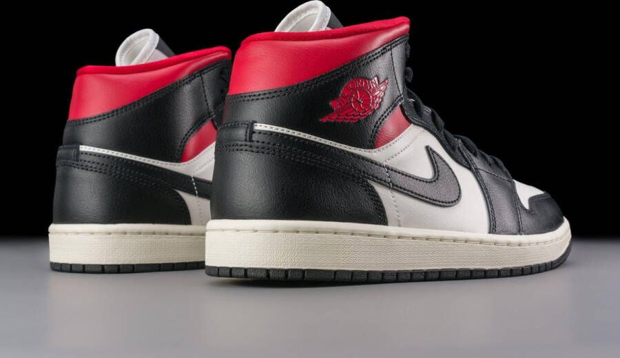 Nike Air Jordan 1 Mid Gym Red Panda BQ6472-061 ROOD Schoenen