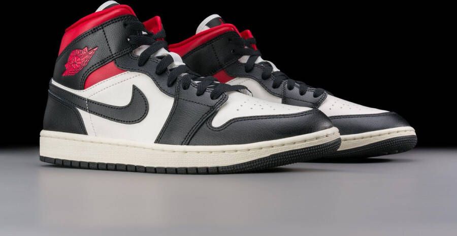 Nike Air Jordan 1 Mid Gym Red Panda BQ6472-061 ROOD Schoenen