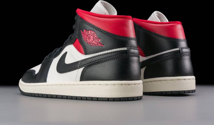 Nike Air Jordan 1 Mid Gym Red Panda BQ6472-061 ROOD Schoenen