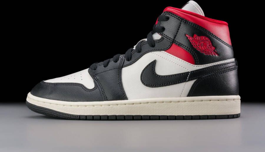 Nike Air Jordan 1 Mid Gym Red Panda BQ6472-061 ROOD Schoenen