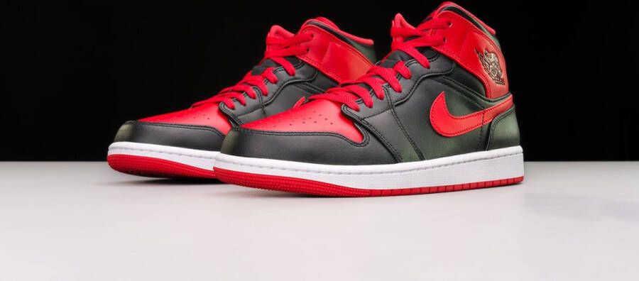 Nike Air Jordan Mid Zwart Wit Fire Red Sneaker DQ8426