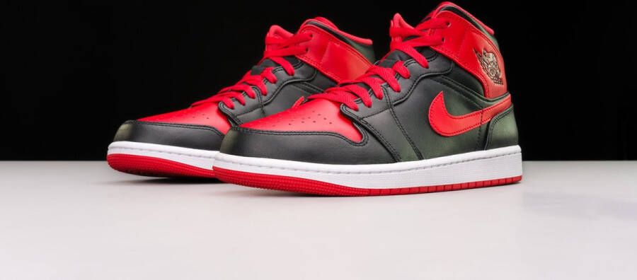 Nike Air Jordan Mid Zwart Wit Fire Red Sneaker DQ8426