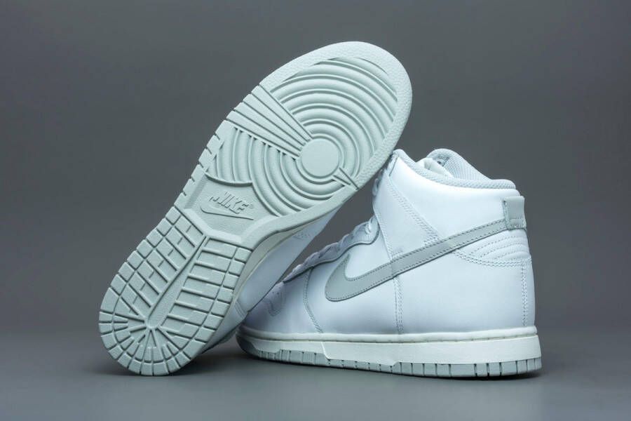 Nike Dunk High Neutral Grey (W) DD1869-111 GRIJS Schoenen