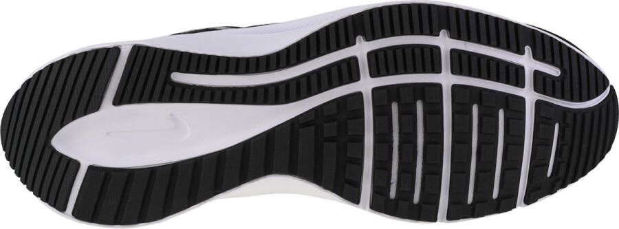 Nike Quest 4 Sportschoenen Mannen zwart wit