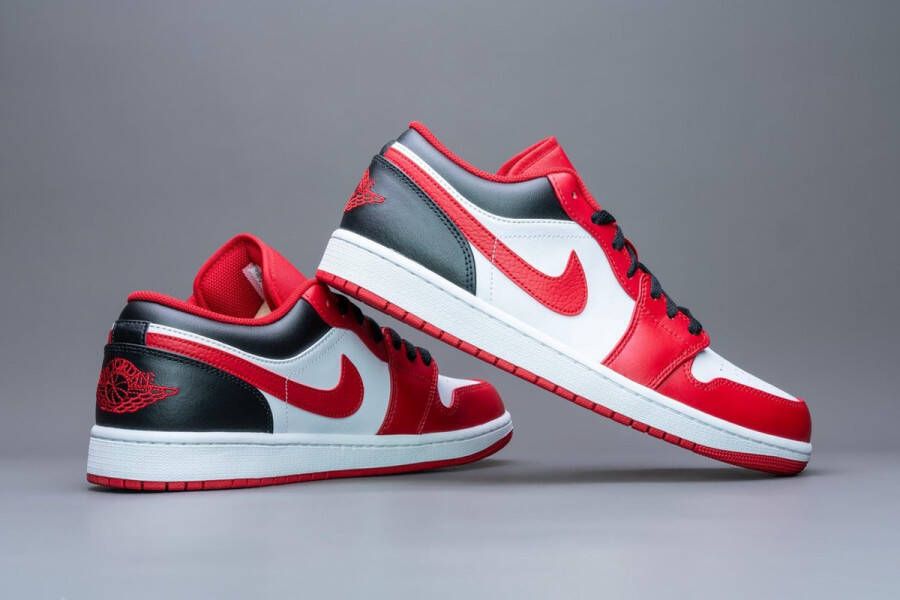 Nike Sneakers Air Jordan 1 Low Bulls