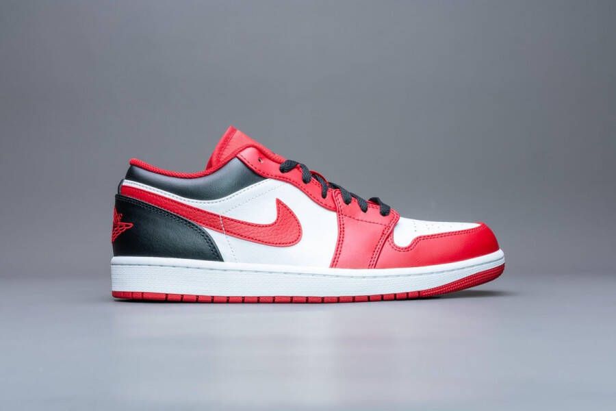 Nike Sneakers Air Jordan 1 Low Bulls