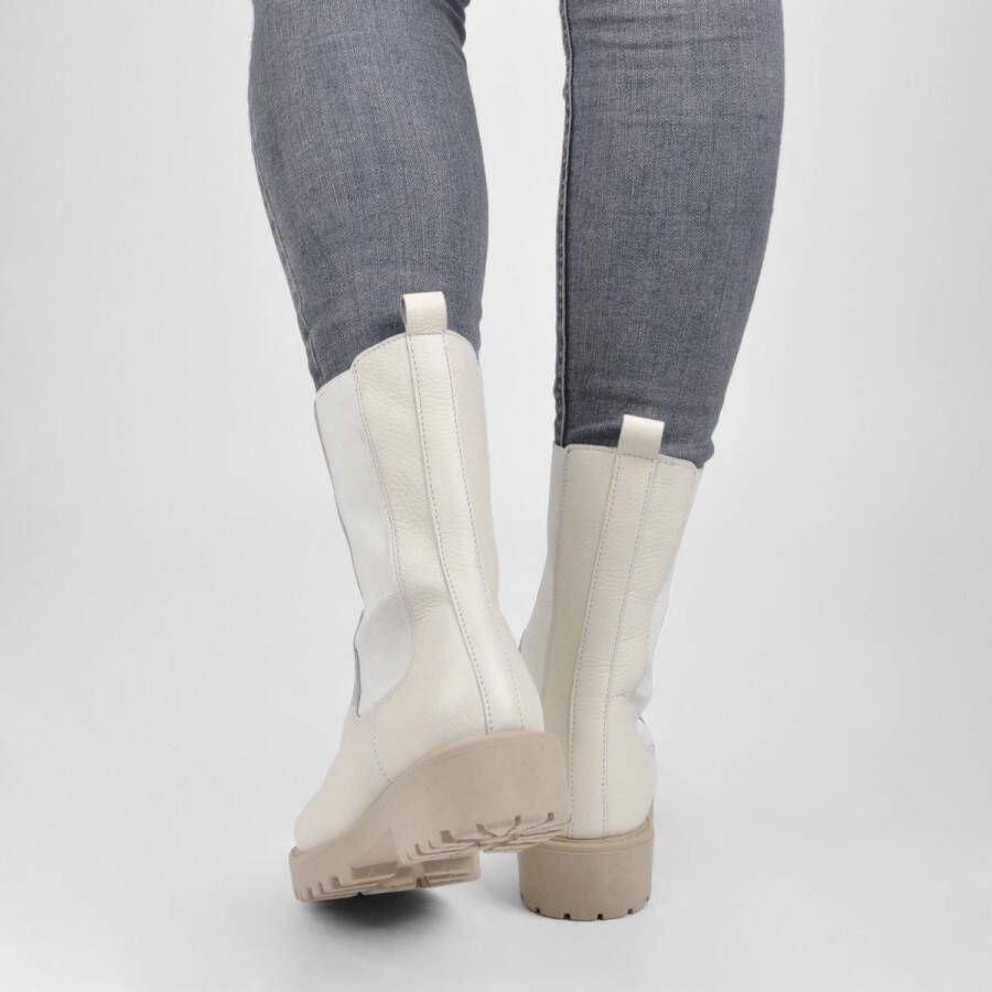 PS Poelman Dames BOND Leren Chunky Instappers Chelsea Enkellaarzen met Profielzool en Elastiek Wit Crème