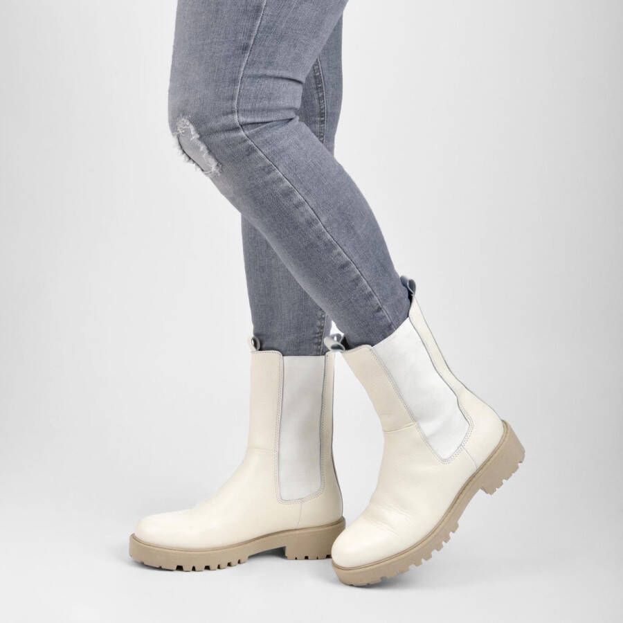 PS Poelman Dames BOND Leren Chunky Instappers Chelsea Enkellaarzen met Profielzool en Elastiek Wit Crème