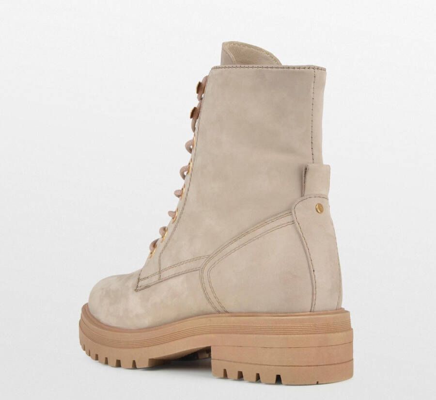 PS Poelman Dames MINK Suède Leren Nubuck Veter Laarzen met Stoere Profielzool en Gouden Details Beige Taupe