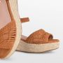 PS Poelman NANA Dames Faux PU Imitatie Suède Leren Sandalen met Espadrille Sleehak Zool en Gevlochten Bovenwerk Cognac Bruin - Thumbnail 2