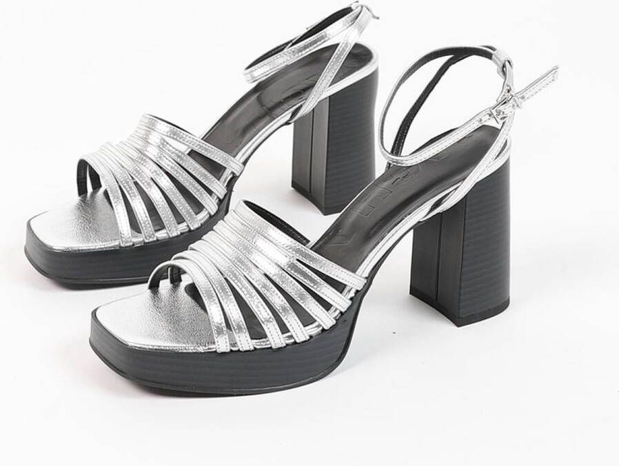 Sacha Dames Zilveren metallic sandalen met hak
