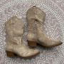 Weloveshoes Cyber Monday Deal Dames Cowboylaarzen met Hak Suedine Taupe Khaki - Thumbnail 4