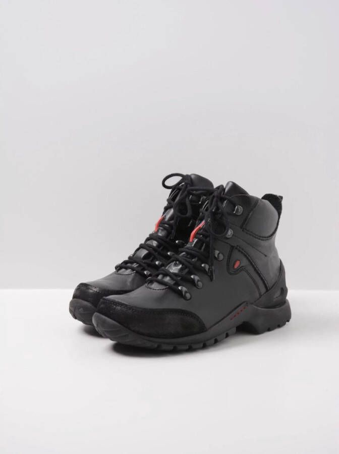 Wolky Hoge veterschoenen City Tracker WP zwart leer