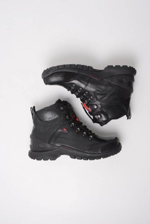 Wolky Hoge veterschoenen City Tracker WP zwart leer
