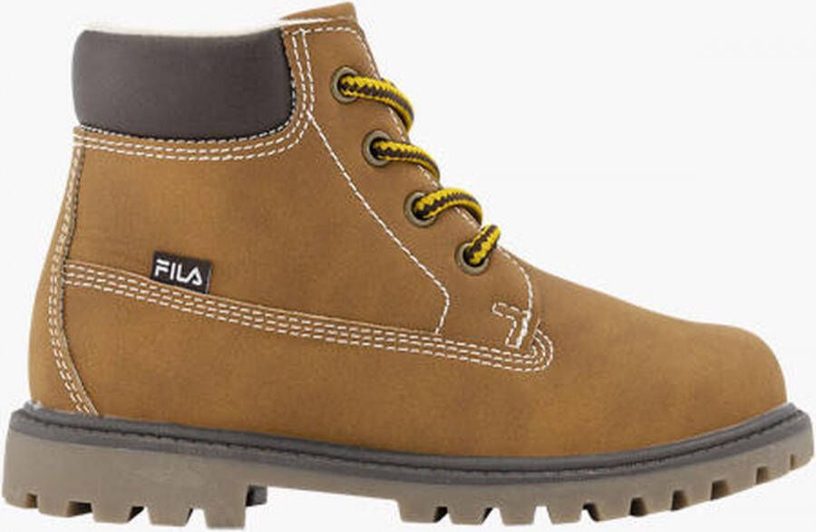 Fila Bruine veterboot gevoerd