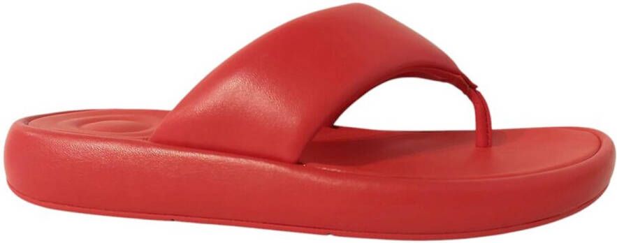 FitFlop Iqushion D-Luxe Padded Leather Toe-Post Sandals ROOD