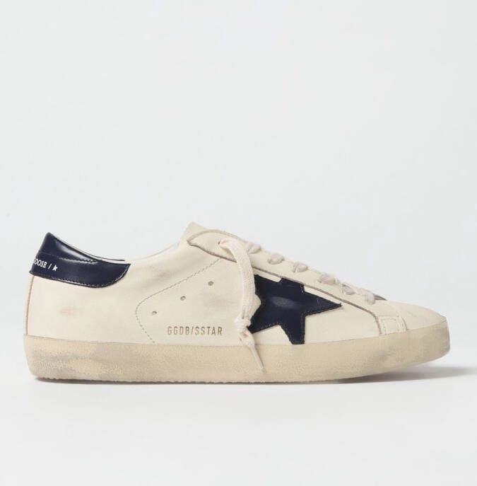 Golden Goose Fashionable Low-Top Sneakers with Star Accent and Lace-Up Closure