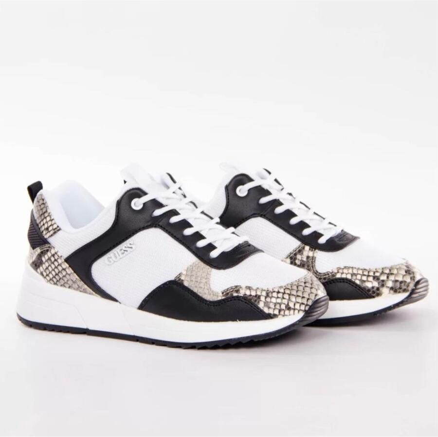 GUESS METZ2 Dames Sneakers Wit Slangenprint Stijlvol & Comfortabel voor Dagelijks Gebruik