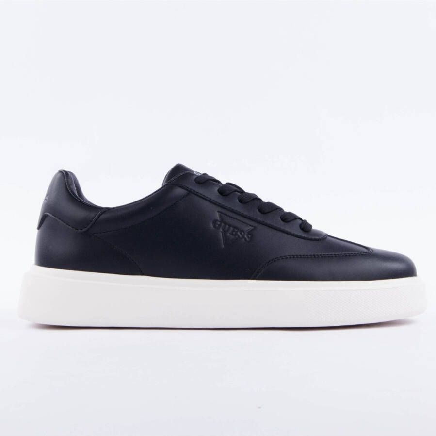 GUESS monogramme