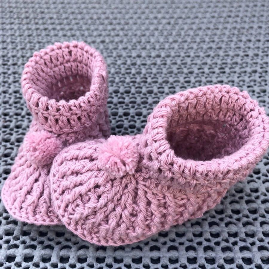 Handgemaakt Baby zomerslofjes 0 3 maanden | zool 10cm | pastel roze | met pompom| 100% katoen | | newborn | Kraamcadoau