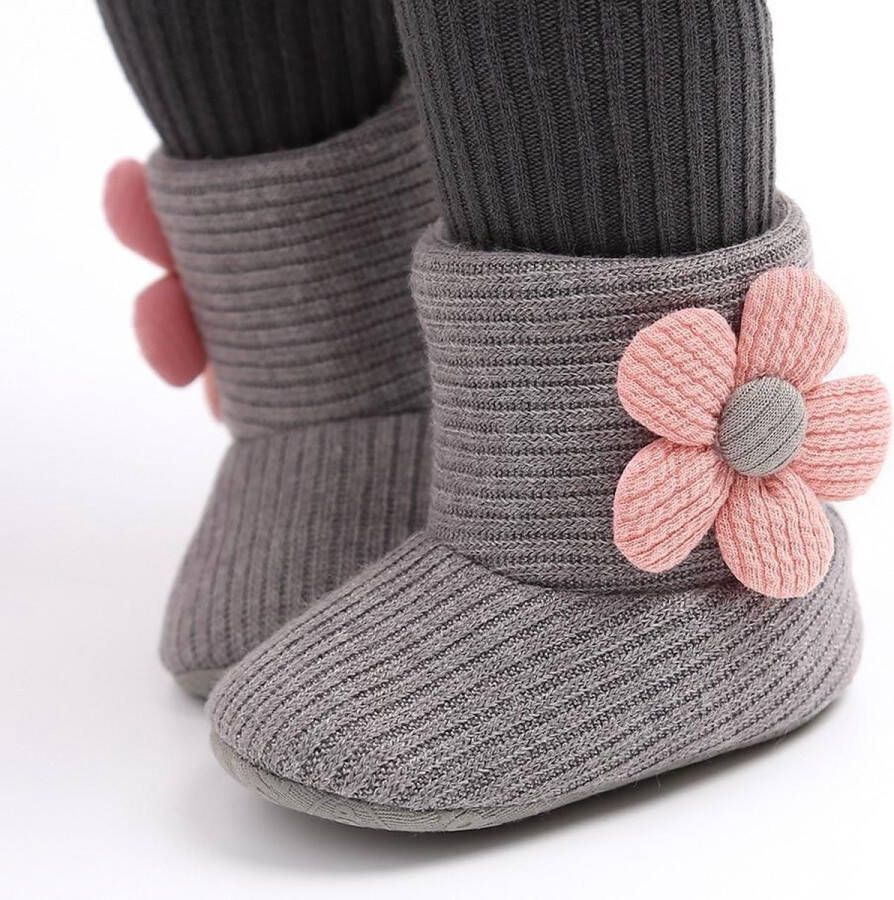 Happy Alpaca Babyslofjes Baby Slofjes Grijs Met Bloempje 6-9 maanden