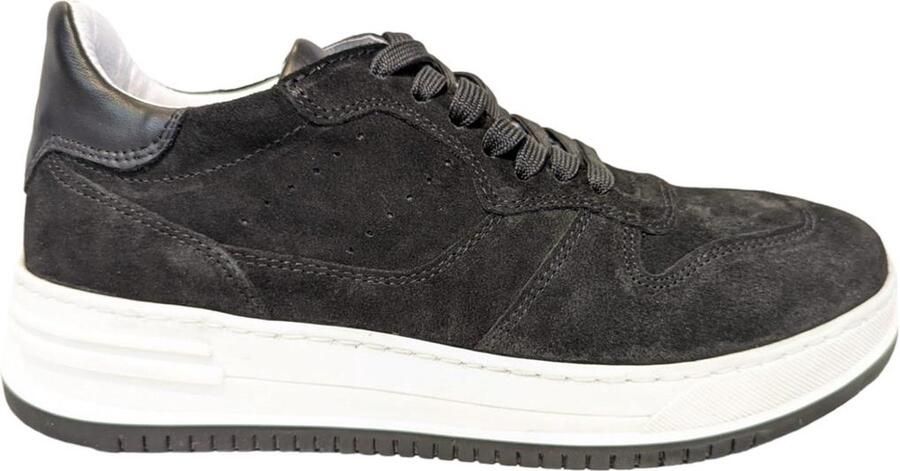 Hip shoe style D1766 Sneakers