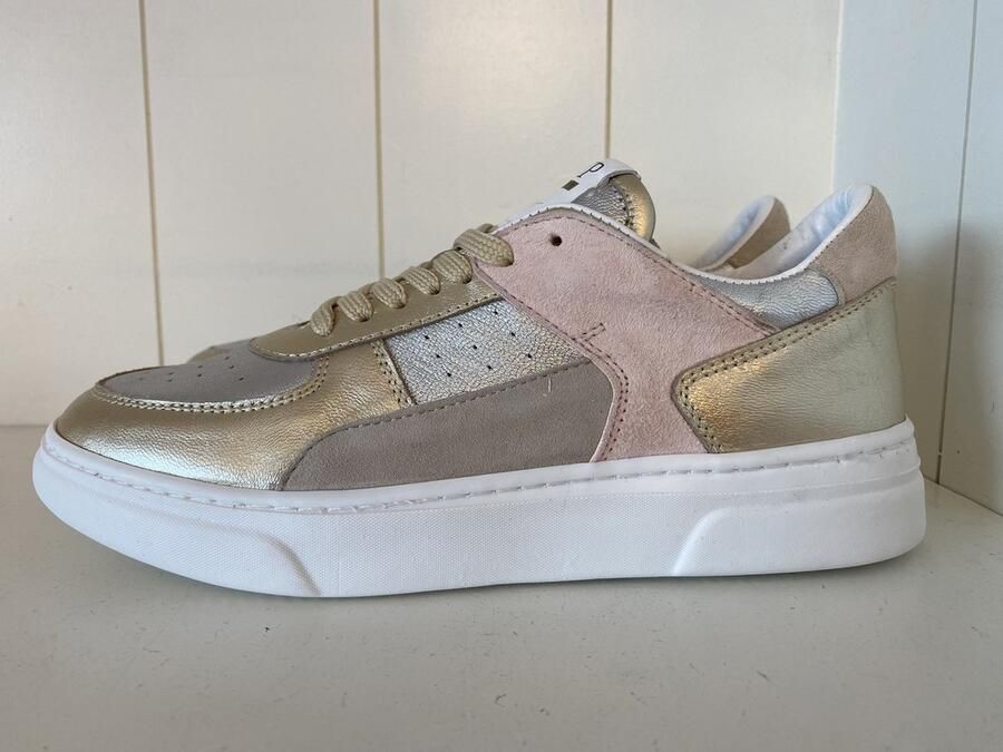 Hip sneaker