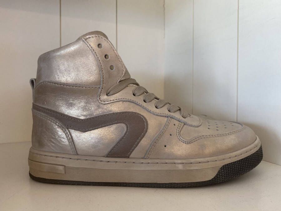Hip sneaker