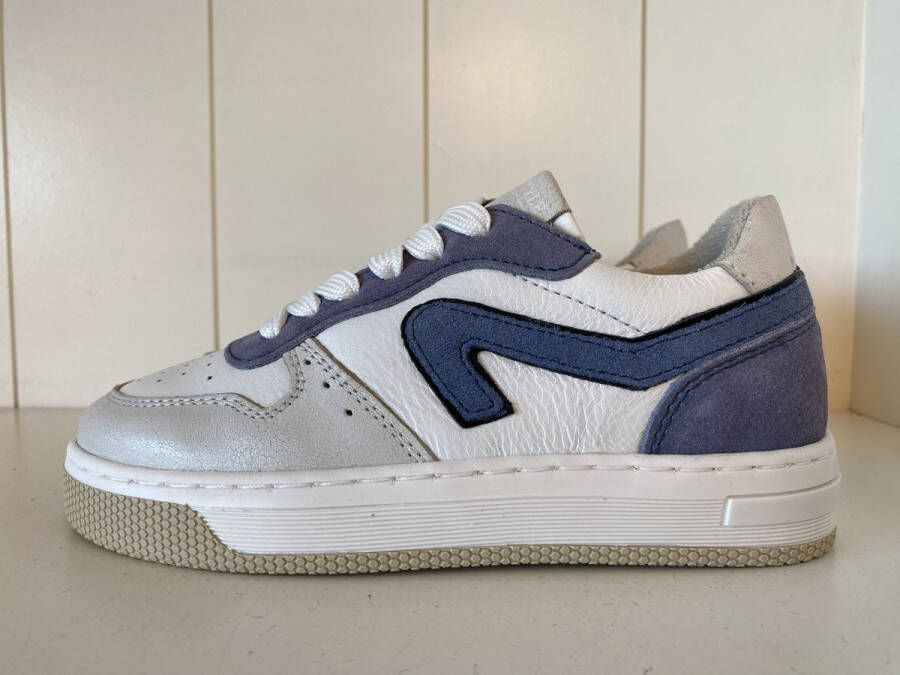 Hip sneaker